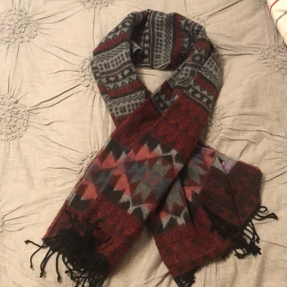 Huge scarf. Never worn. Excellent condition - Picture 2 of 6